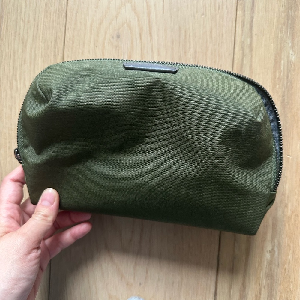 *🚫SOLD Olive Green Bellroy Tech Desk Caddy